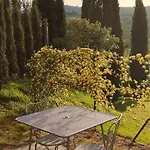 Tuscan 아파트